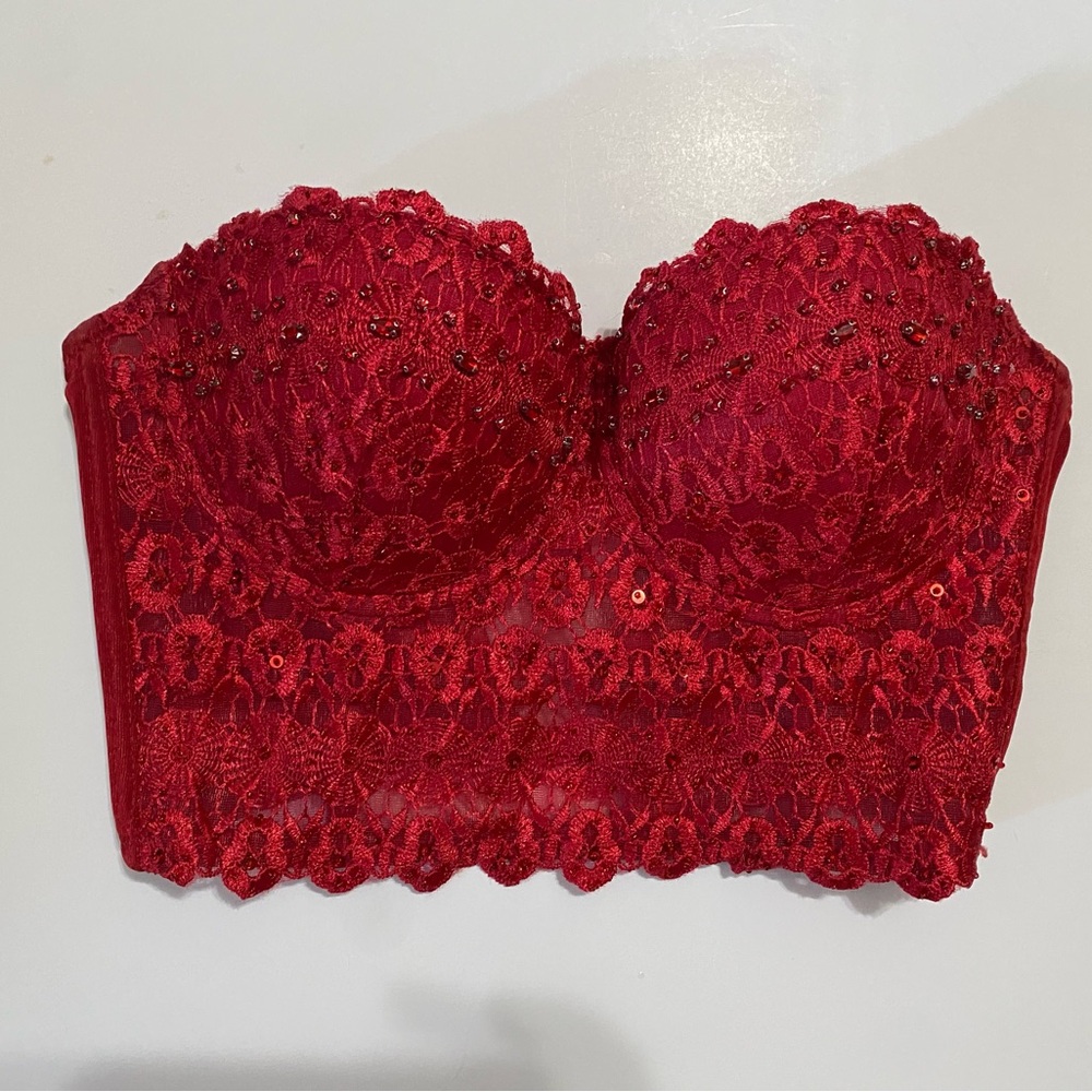 Lightly Padded, Underwire.  adjustable/removable straps
EUC Only worn once.